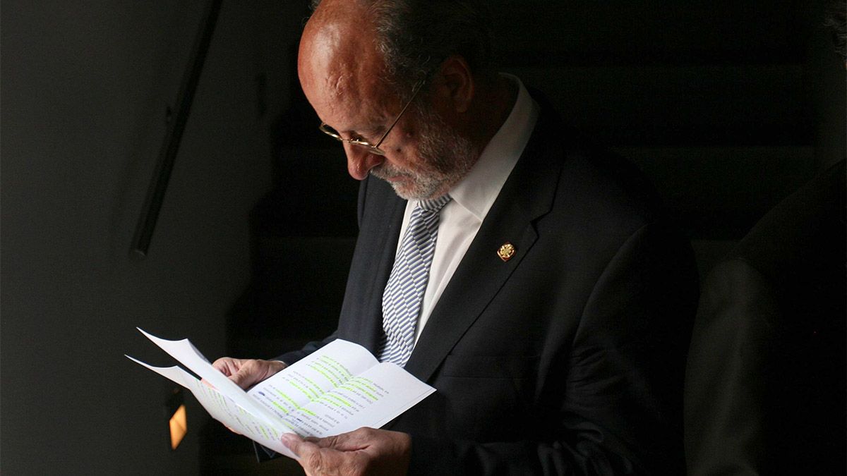 Condenado León de la Riva a 13 meses de inhabilitación