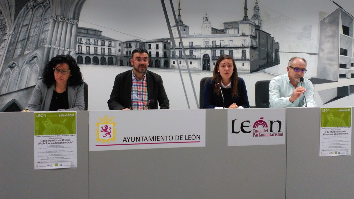 Victoria Álvarez, Pedro Llamas, Marta Mejías y Florentino Díez, este lunes en el Ayuntamiento de León. | L.N.C.
