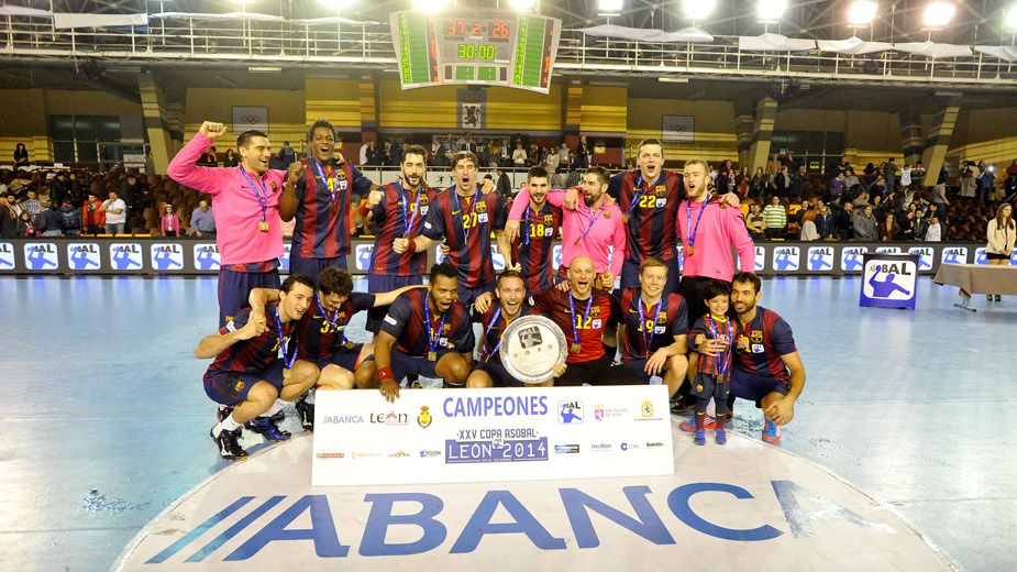 El Barcelona gana la Copa Asobal en León. | DANIEL MARTÍN