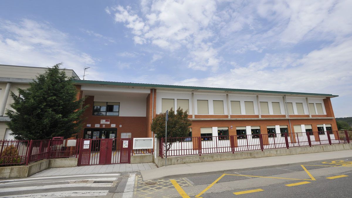 El Colegio Público Los Adiles está situado en Villaobispo. | DANIEL MARTÍN