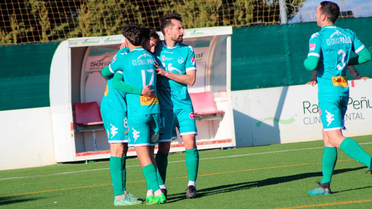 Los jugadores del Astorga celebran uno de sus goles frente al Numancia B. | ATLETICOASTORGA