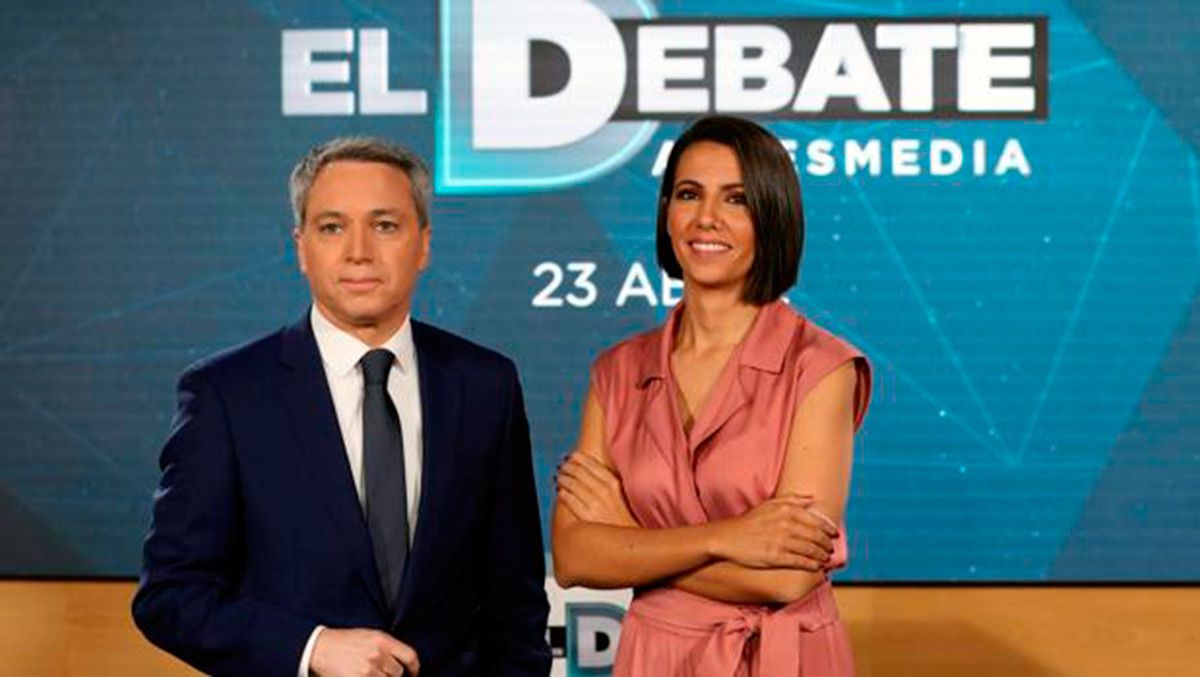 Vicente Valles y Ana Pastor, presentadores del debate organizado en Atresmedia. | ABC.ES
