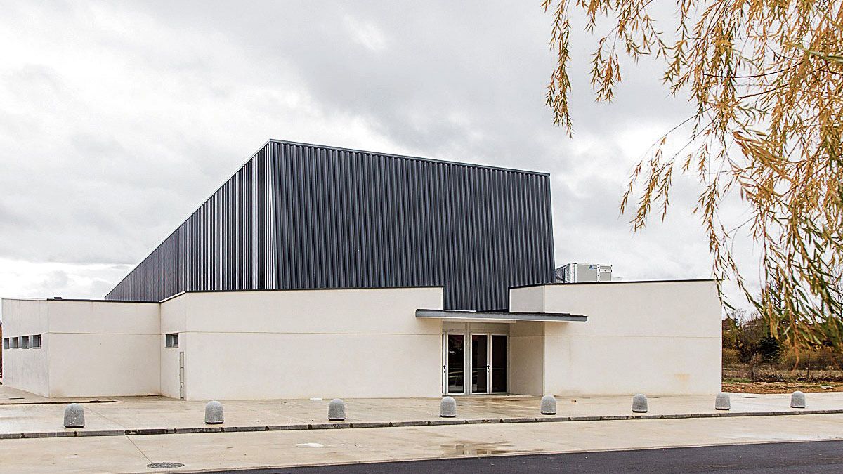 El nuevo Auditorio Café Quijano de Azadinos permite al Ayuntamiento de Sariegos incorporarse a la Red de Teatros de Castilla y León. | L.N.C.
