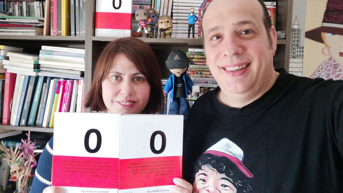 Carmen Rodríguez y Sergio Barrio, ‘Profesor10demates’, con su nuevo libre ‘Ausencia, el cáncer y yo’.