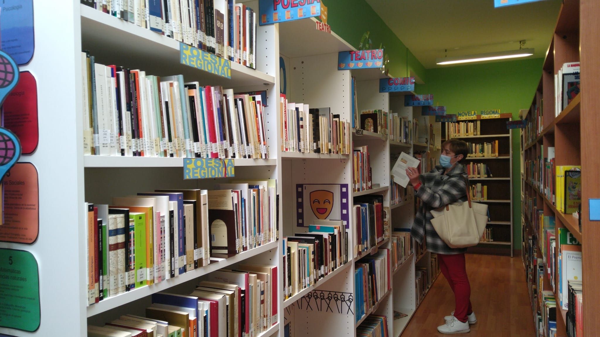 La biblioteca de Cacabelos, donde los libros devueltos guardan seis días de cuarentena antes de volver a los estantes. | L.N.C.