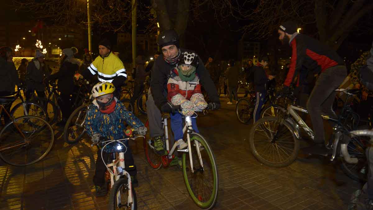 Participantes en una de las ediciones de la ‘bici crítica’. | MAURICIO PEÑA