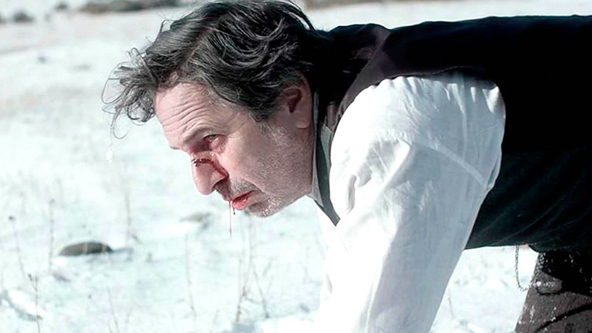 Alfredo Castro en el largometraje 'Blanco en blanco', de Théo Court, que este jueves se exhibe en el Musac.