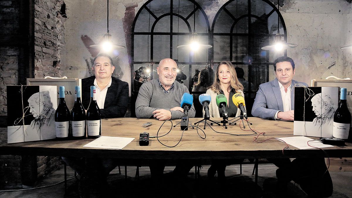 Javier Carlón, Rafael Blanco, Marga Carnero y Antonio Vázquez durante la presentación. | ICAL