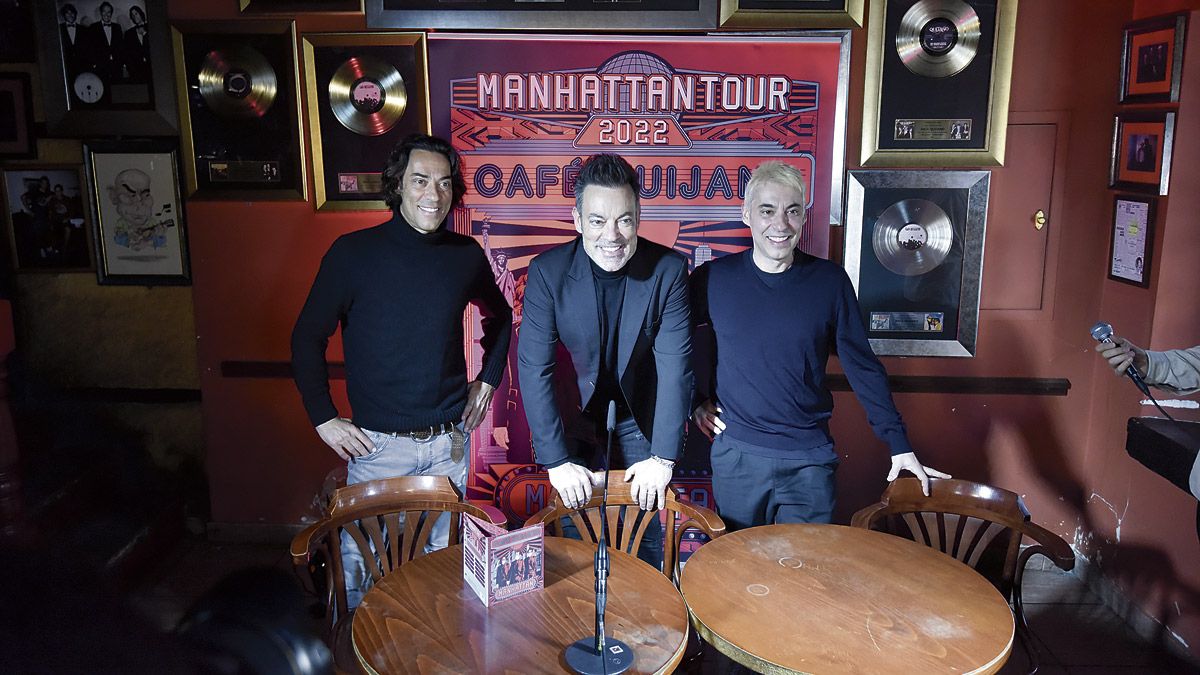 La explanada de los Pendones Leoneses acogerá este viernes el concierto de la gira de ‘Manhattan’ del trío Café Quijano. | SAÚL ARÉN