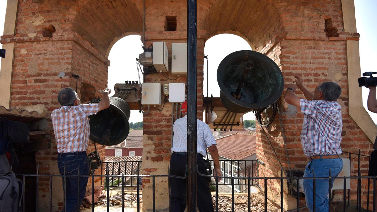 Toque manual de campanas en la localidad de Villavante. | SAÚL ARÉN