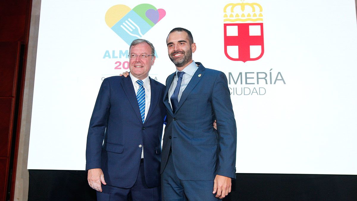 Los alcaldes de León y Almería durante la presentación en Madrid de la candidatura almeriense.