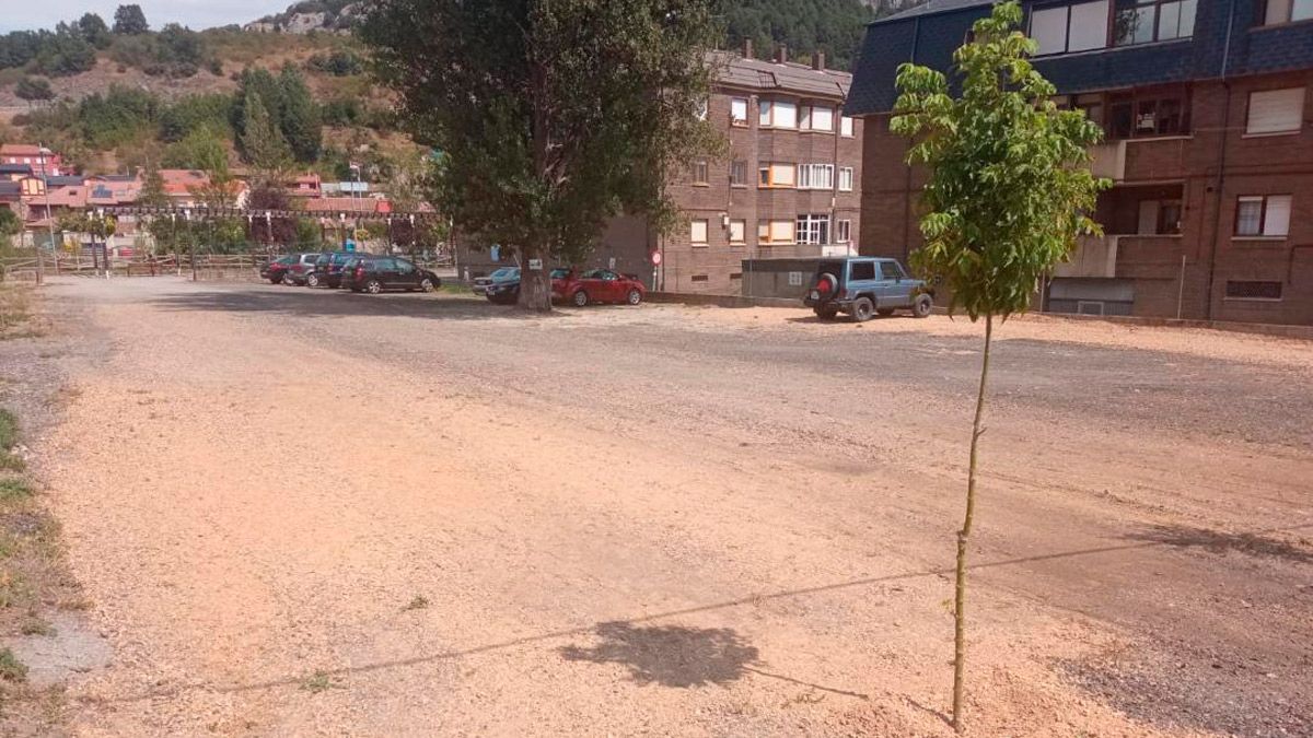 En la imagen, vista del área de autocaravanas ubicada en la calle Capitán Lozano de La Pola de Gordón. | I. RUIZ