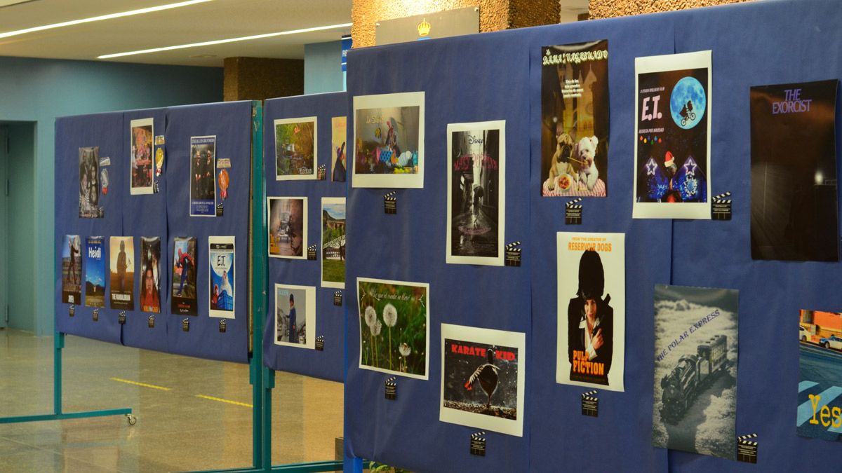Algunos de los carteles de cine que se pueden ver en la exposición instalada en el Ayuntamiento de Villaquilambre. | L.N.C.