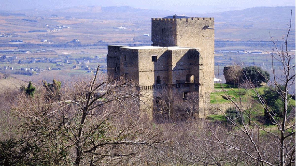 La fortaleza, de propiedad privada, una de las joyas patrimoniales de Corullón | AYTO CORULLÓN
