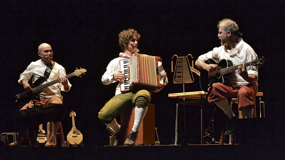 La compañía chilena Tryo Teatro Banda pone en escena el espectáculo narrativo-musical ‘Pedro de Valdivia’.