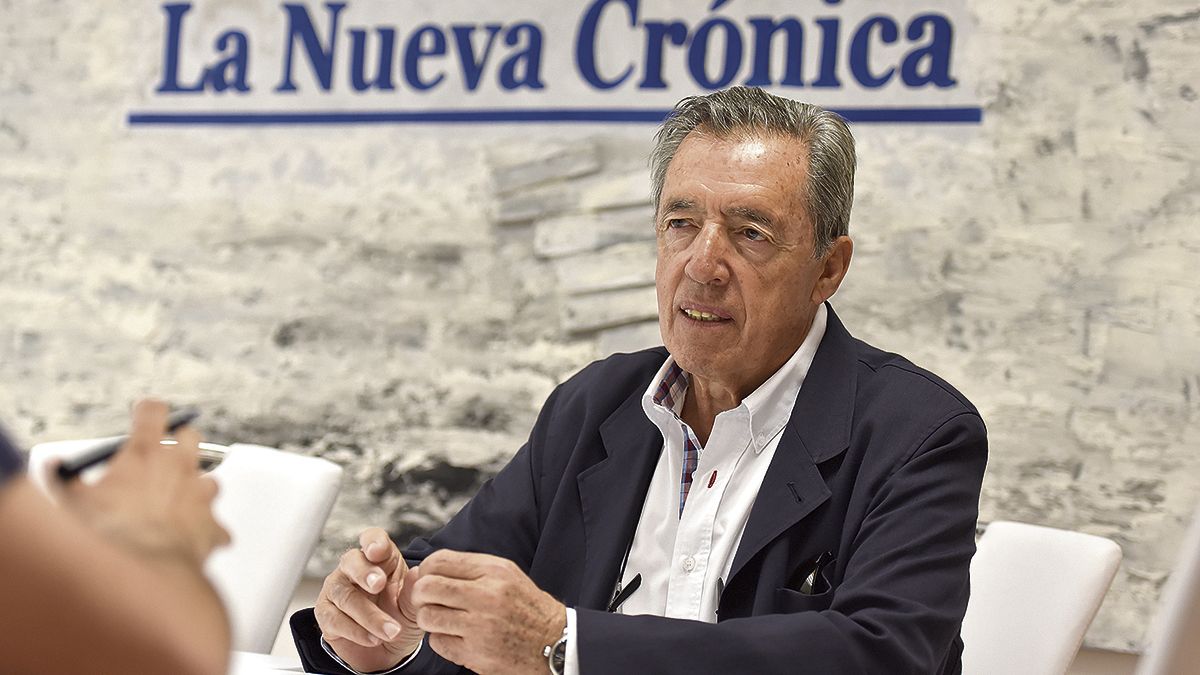 El cirujano Tomás González de Francisco, jubilado en 2014 tras más de 40 años operando en León. | SAÚL ARÉN