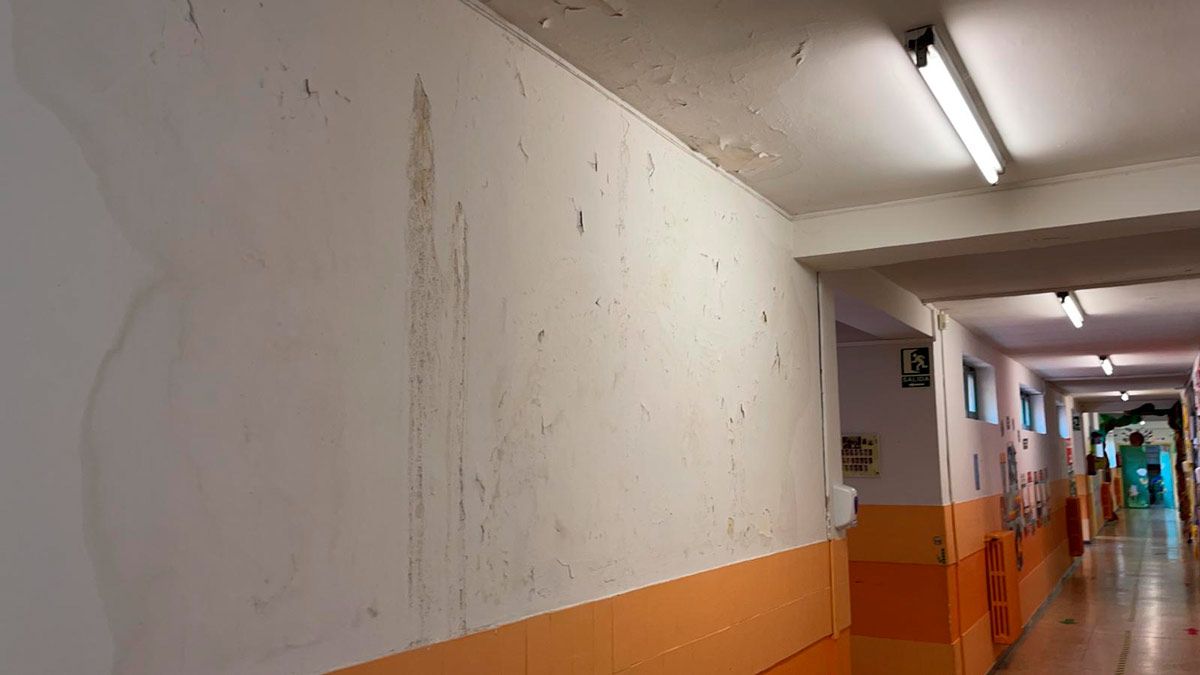 Una pared con desperfectos en un colegio de la capital. | L.N.C.