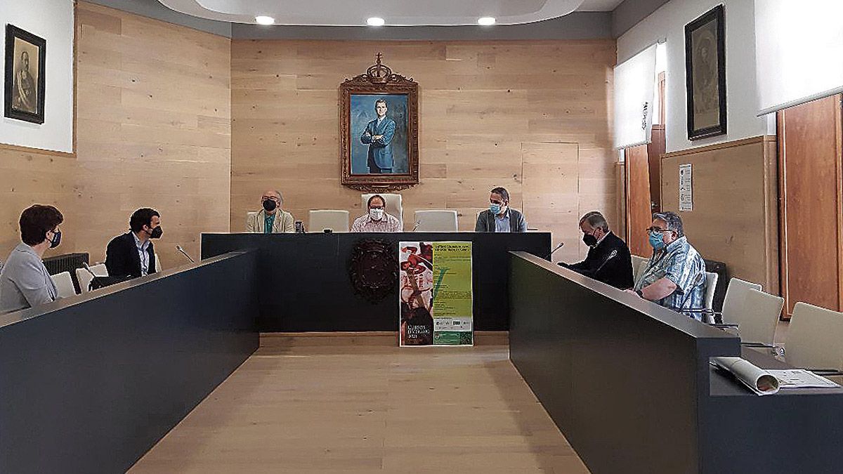 El contenido de este segundo curso de verano sobre Antonio Colinas celebrado en La Bañeza tuvo lugar en junio en el consistorio bañezano.