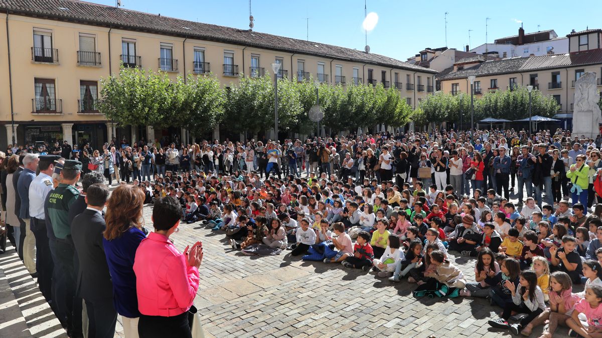 Cerca de 400 personas se han concentrado en la mañana de este martes en Palencia. | BRÁGIMO / ICAL
