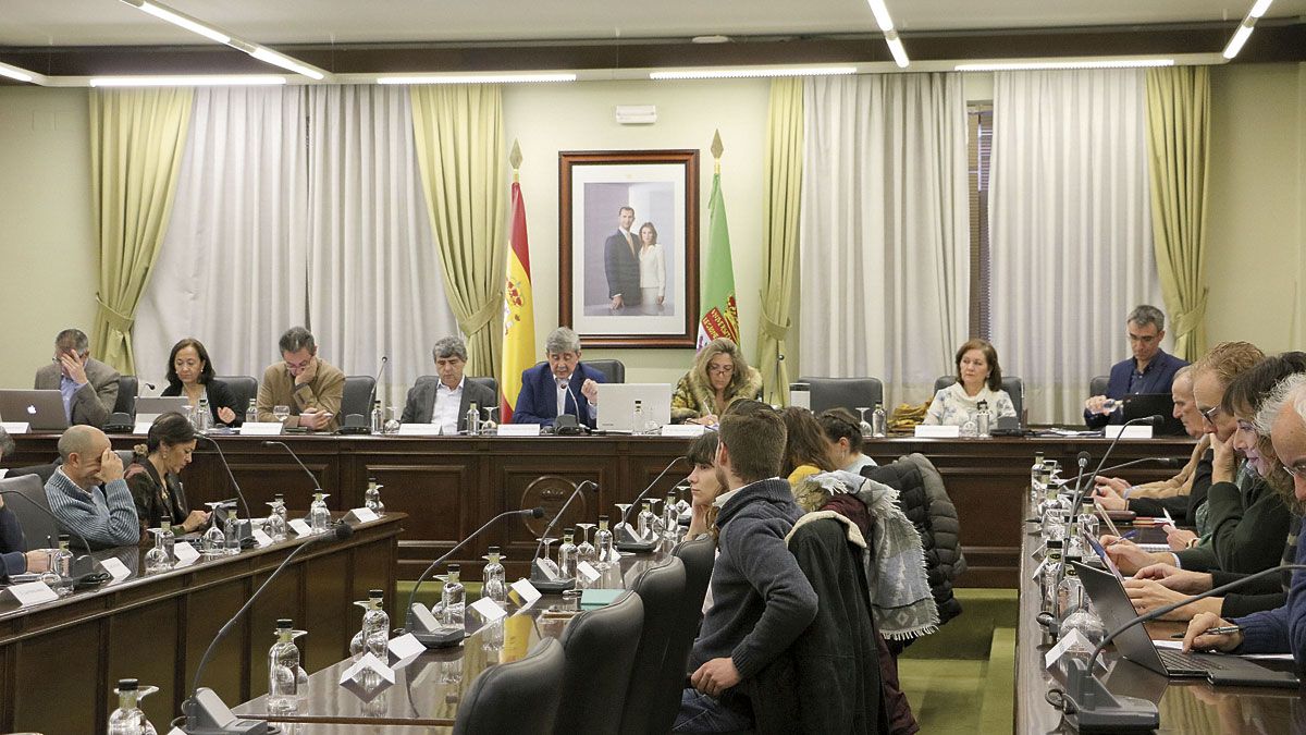 Un momento de la reunión de ayer del Consejo de Gobierno de la Universidad de León. | L.N.C.