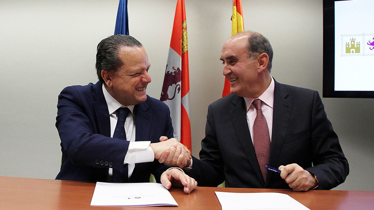 El presidente del Consejo de Cuentas, Mario Amilivia, junto al del Procurador del Común, Tomás Quintana. | ICAL