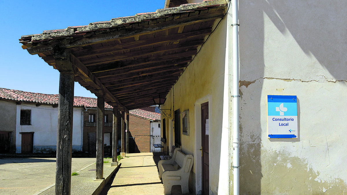 Imagen exterior del consultorio local ubicado en el pueblo de Canalejas. | MAURICIO PEÑA