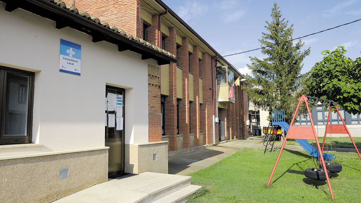 El consultorio de Villafañe es el único abierto desde marzo en todo el ayuntamiento de Villasabariego. | MAURICIO PEÑA