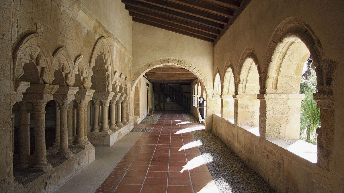 El monasterio cisterciense de Santa María la Real de Gradefes acoge este sábado la primera Feria de Dulces.| ICAL