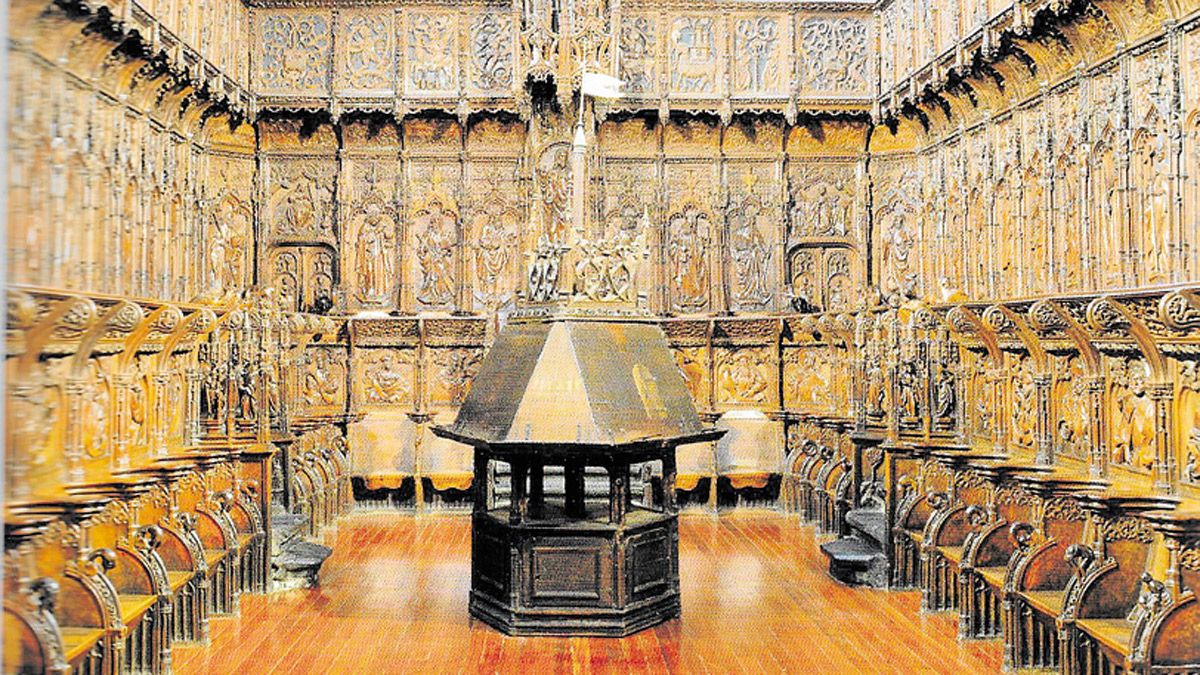 El coro de la Catedral de Zamora y abajo San Pedro de la de León. | A. FRANCO