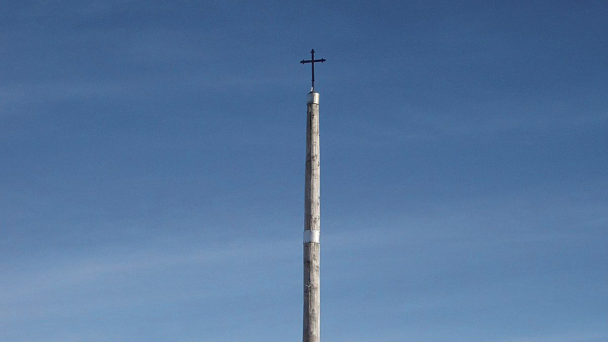 Una imagen de la Cruz de Ferro, el punto más alto del Camino. | L.N.C.