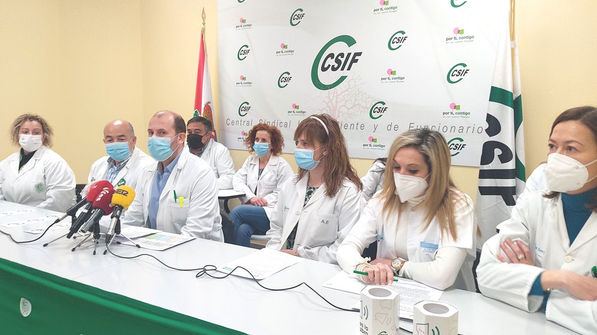 Representantes del CSIF, este miércoles en rueda de prensa en Ponferrada. | D.M.