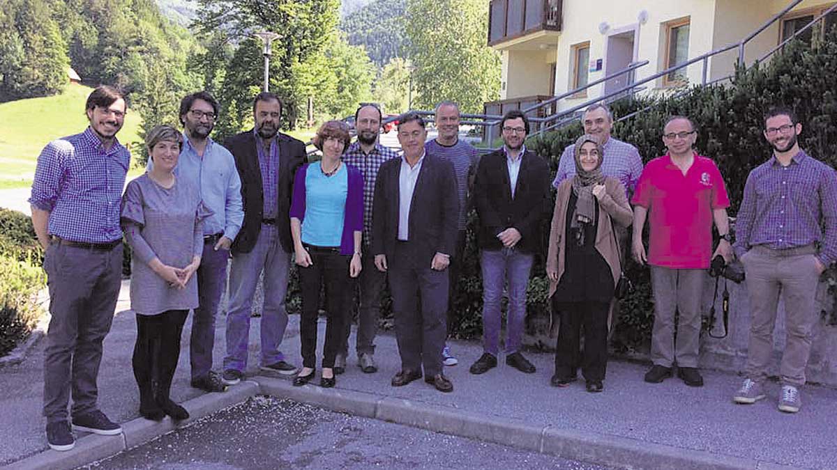 El alcalde de Cuadros, Marcos Martínez, junto al resto de participantes en Eslovenia. | L.N.C.