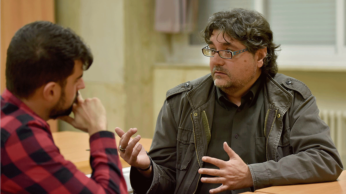 Manuel Cuenya durante una entrevista con el redactor de La Nueva Crónica, Víctor Vélez. | SAÚL ARÉN