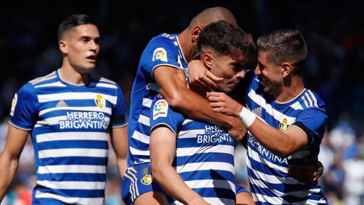 Naranjo celebra uno de los goles frente al Málaga con sus compañeros. | LALIGA