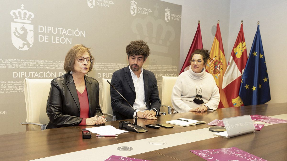 Evelia Fernández, Pablo López Presa y Sandra Llamas en la presentación.