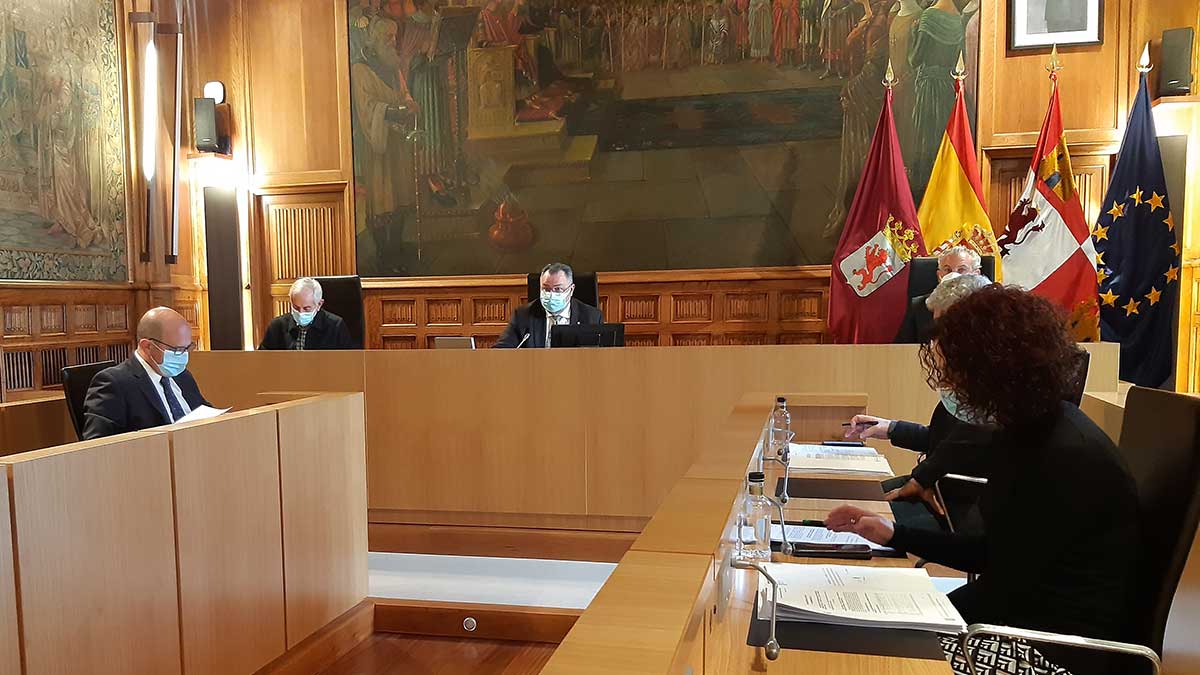 Un instante del pleno celebrado este miércoles en la Diputación de León. | L.N.C.