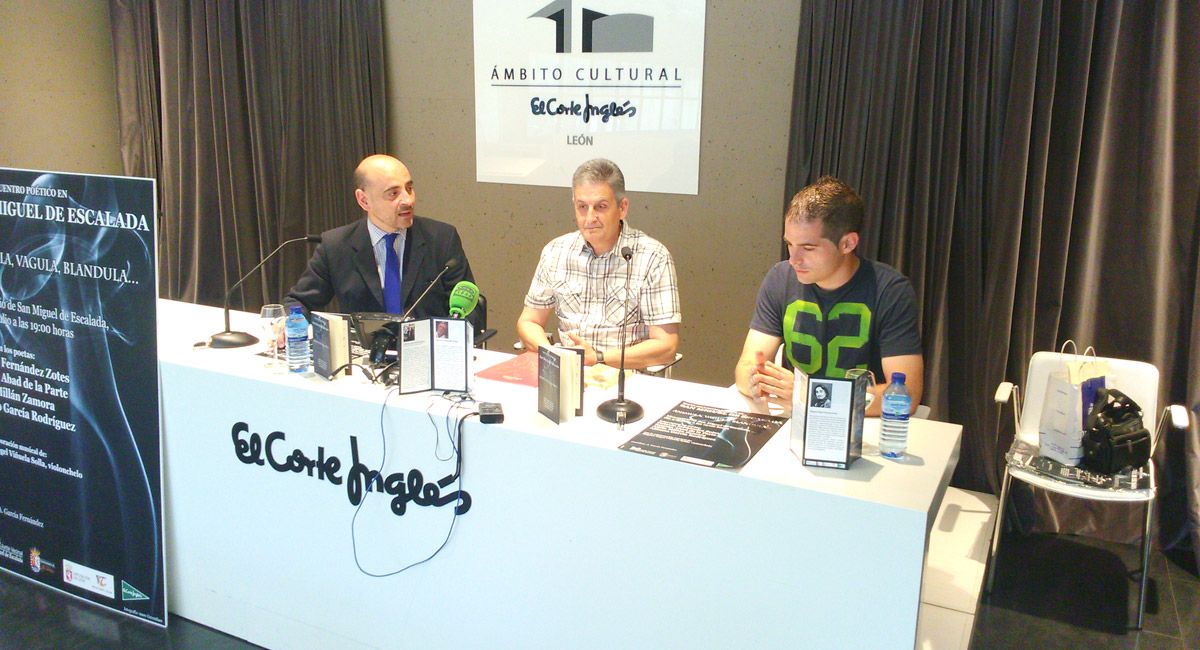 Juan Carlos Vázquez, Alfredo García e Ismael de la Varga, este martes en la presentación del encuentro poético.
