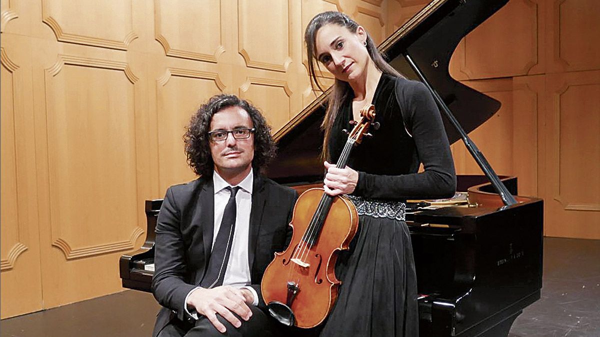 El dúo de piano y viola formado por Mario Bernardo y Cristina Gestido actúa este martes en el Auditorio Ángel Barja.
