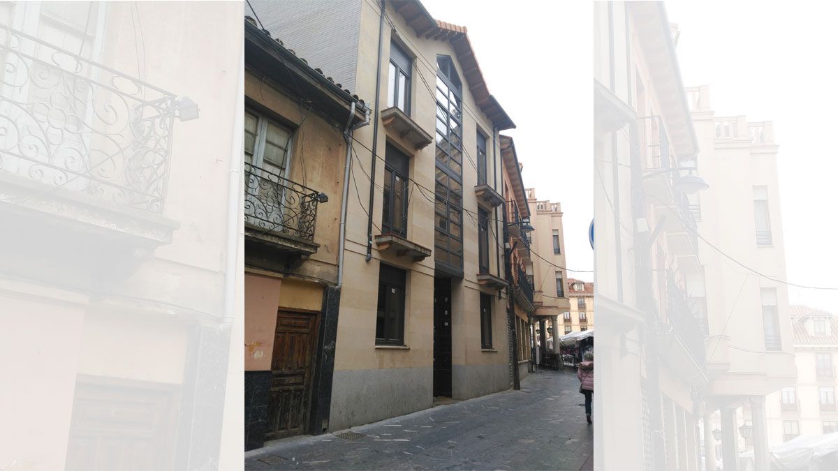 Exterior del edificio de Servicios Sociales de Astorga. | P.F.