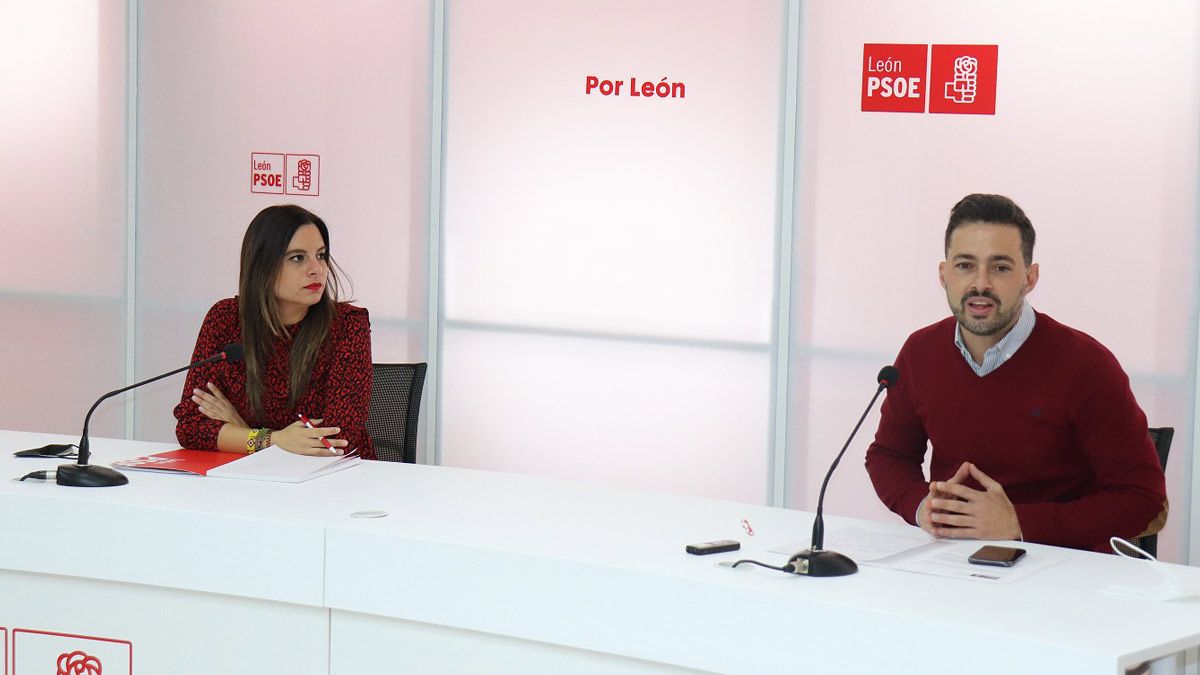 Nuria Rubio y Diego Moreno en la presentación de las enmiendas. | L.N.C.