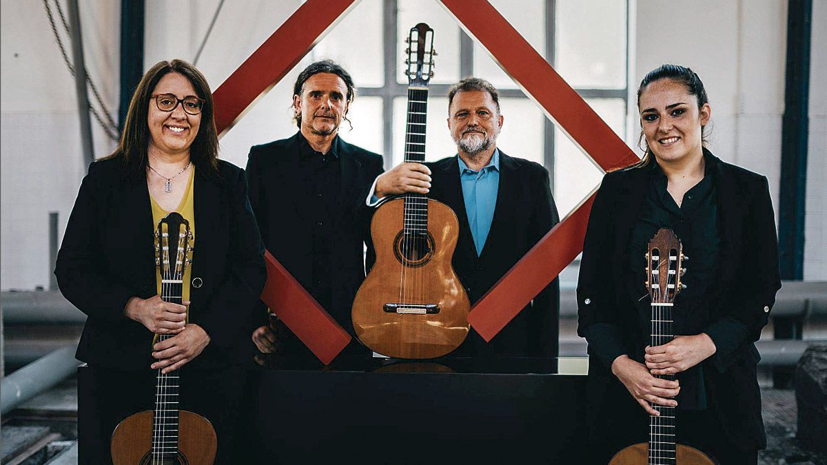 Los cuatro componentes de la prestigiosa formación Entrequatre, que este viernes ofrece una actuación en el Auditorio Ángel Barja.
