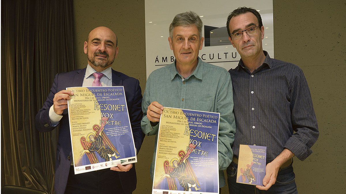 Juan Carlos Vázquez, Alfredo García y Manuel Ángel Gutiérrez, este martes en El Corte Inglés de León. | MAURICIO PEÑA