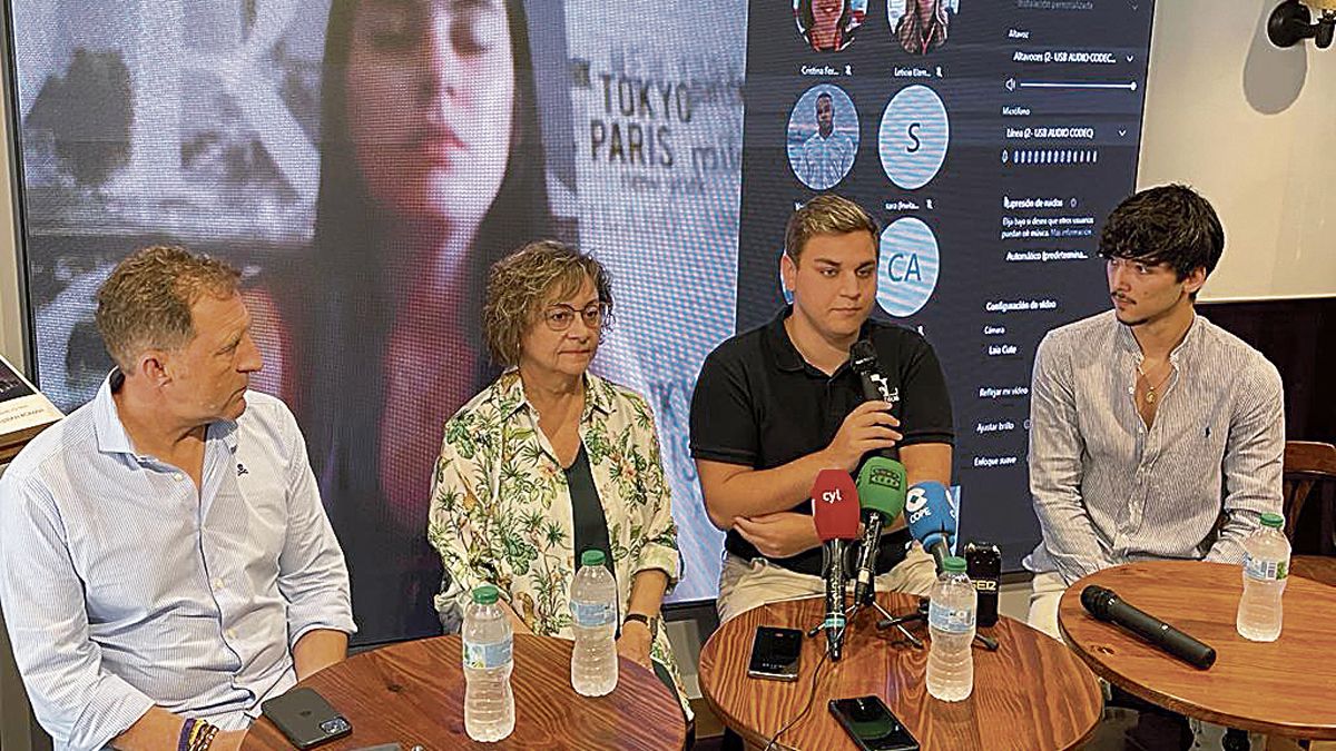 Tomás Castro, Evelia Fernández y Rodrigo Villar, creador de ‘Olivia’, y uno de los protagonistas en la presentación de la serie la pasada mañana. | L.N.C.