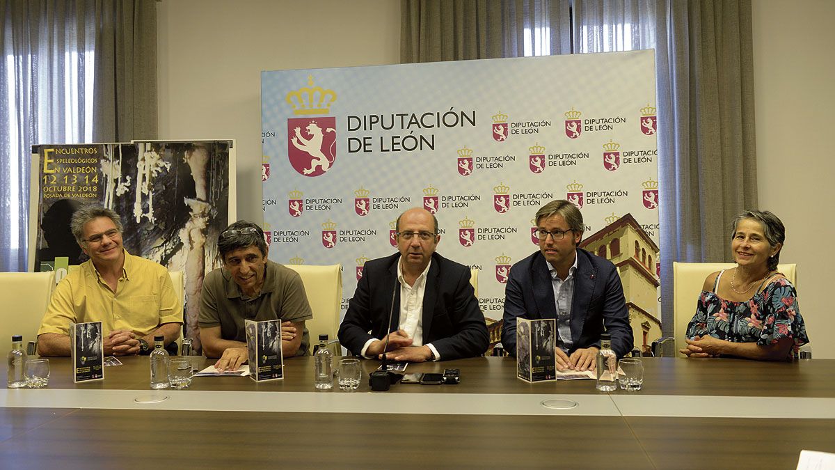 Un momento de la presentación de los Encuentros Espeleológicos en la sede de la Diputación. | MAURICIO PEÑA