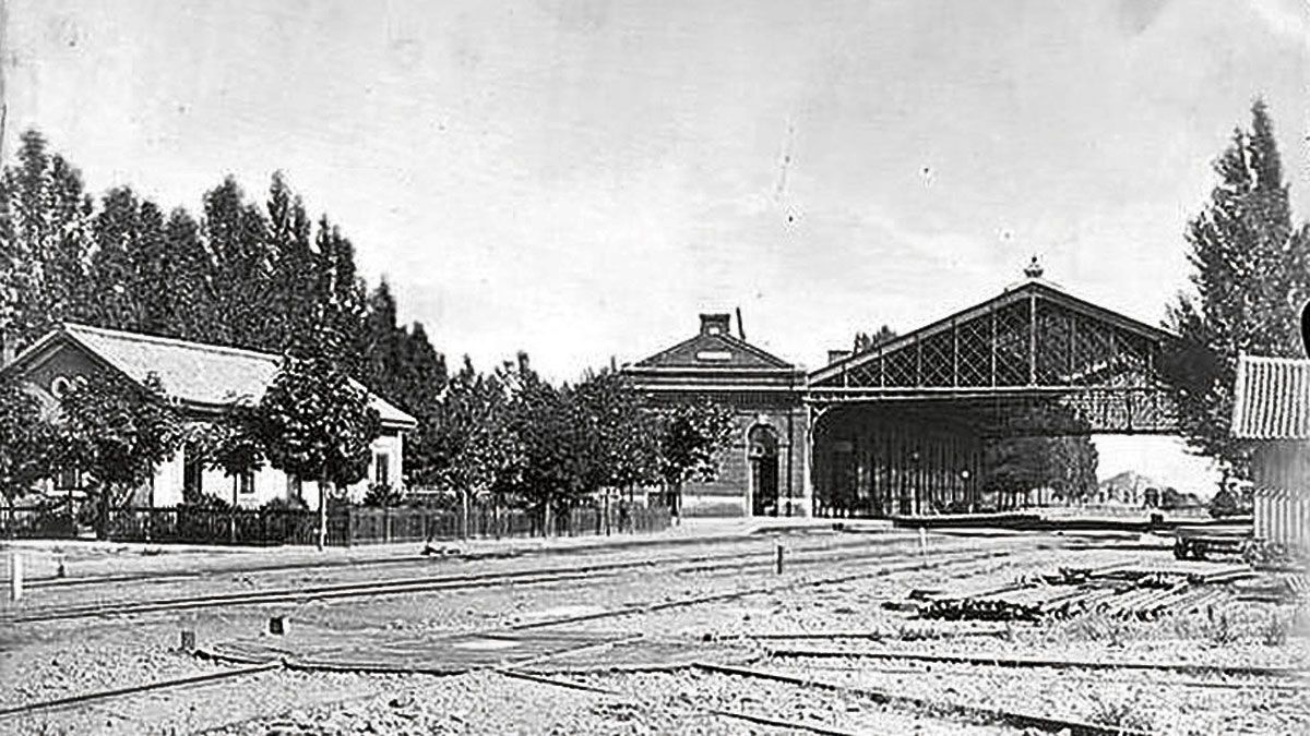 Estación del Norte de León (donde, entre el 8 y 9 de noviembre de 1899 llegó la estatua).