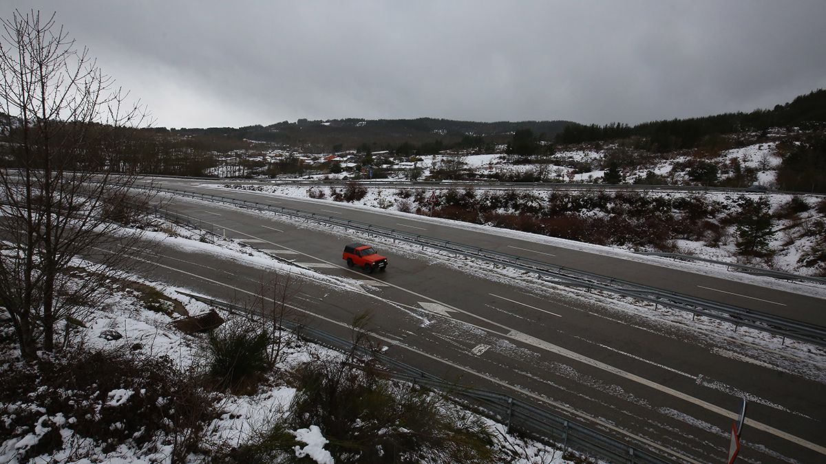 La autovía CL-631 entre Ponferrada y Villablino, afectada por el temporal de nieve. | ICAL