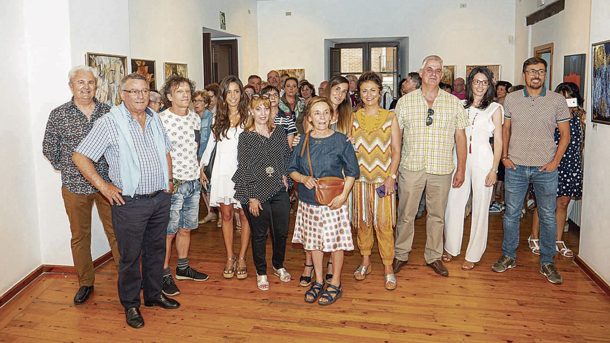 La exposición reúne obras de una decena de artistas. | VICENTE GARCÍA