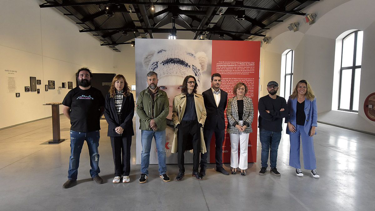 La concejala con los artistas y organizadores de 'Expositivos 22'. | SAÚL ARÉN