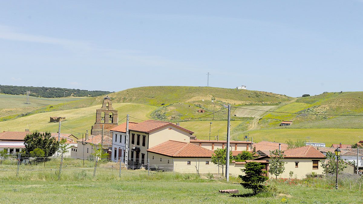 Vista general de Fáfilas, pueblo del municipio de Villabraz. | MAURICIO PEÑA
