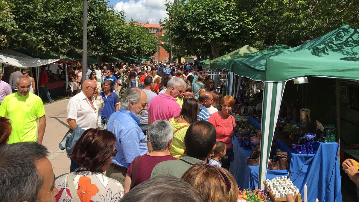 la Feria de Artesanía de Valencia de Don Juan siempre atrae a miles de personas cada año. | L.N.C.